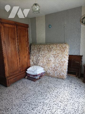 Maison individuelle, de 1968, à conforter, située dans un endroit calme et village apprécié.