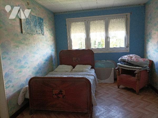 Maison individuelle, de 1968, à conforter, située dans un endroit calme et village apprécié.