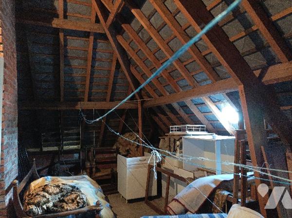 Maison individuelle, de 1968, à conforter, située dans un endroit calme et village apprécié.