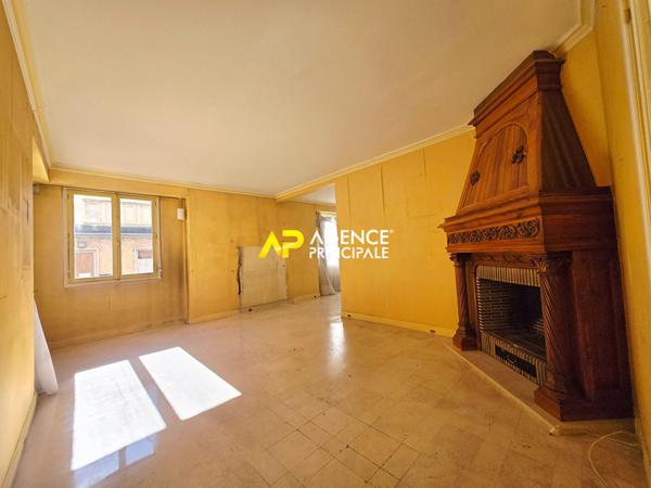Appartement 4 pièces, 3 chambres de 81m² avec parking et cave, à 5 minutes de la gare du centre ville €219 900 ** - Référence 4541