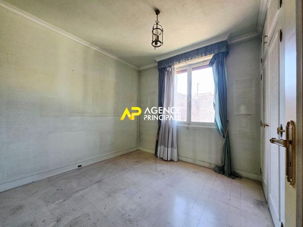 Appartement 4 pièces, 3 chambres de 81m² avec parking et cave, à 5 minutes de la gare du centre ville €219 900 ** - Référence 4541
