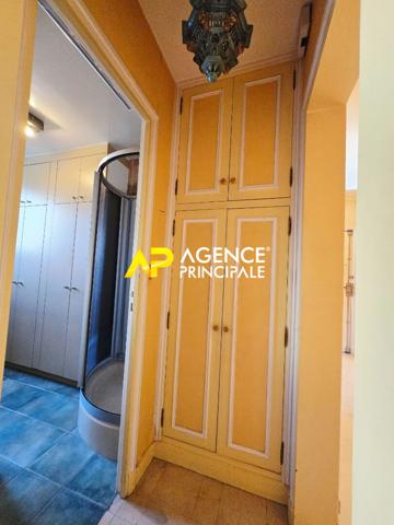 Appartement 4 pièces, 3 chambres de 81m² avec parking et cave, à 5 minutes de la gare du centre ville €219 900 ** - Référence 4541