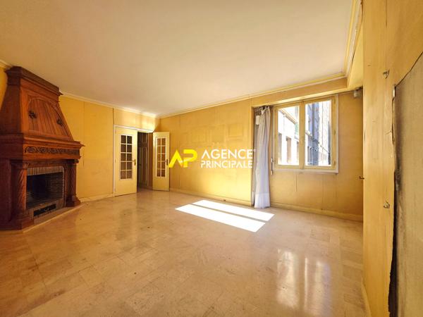 Appartement 4 pièces, 3 chambres de 81m² avec parking et cave, à 5 minutes de la gare du centre ville €219 900 ** - Référence 4541