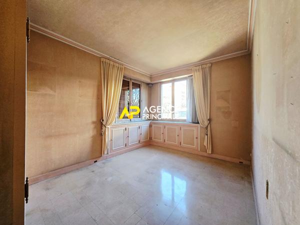 Appartement 4 pièces, 3 chambres de 81m² avec parking et cave, à 5 minutes de la gare du centre ville €219 900 ** - Référence 4541