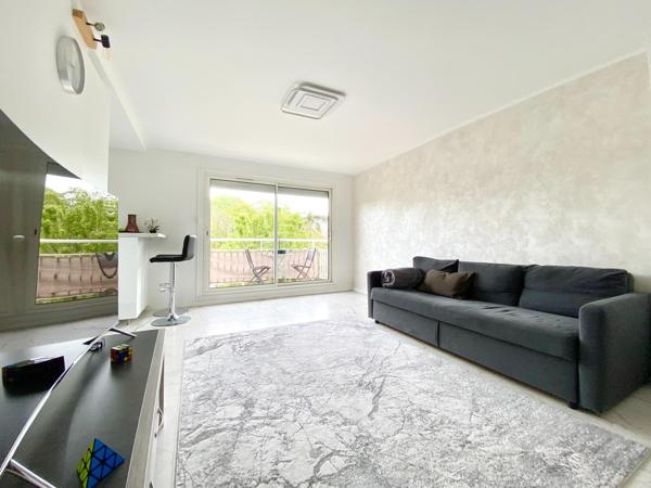 Appartement 3 pièces avec balcon / cave / box en option