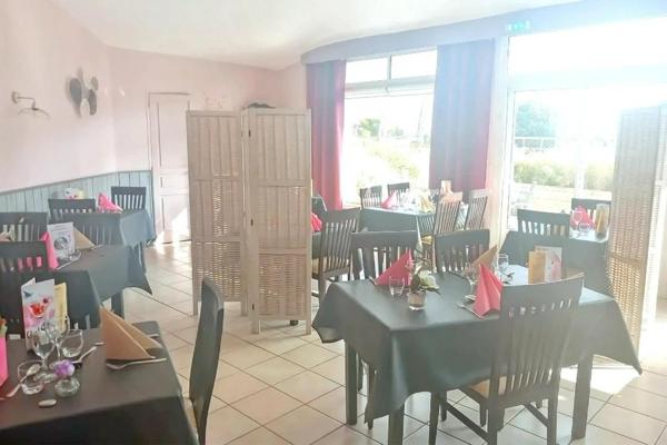 Local Commercial à AMBRIERES-LES-VALLEES, 53300 - 18 pièces 450m²