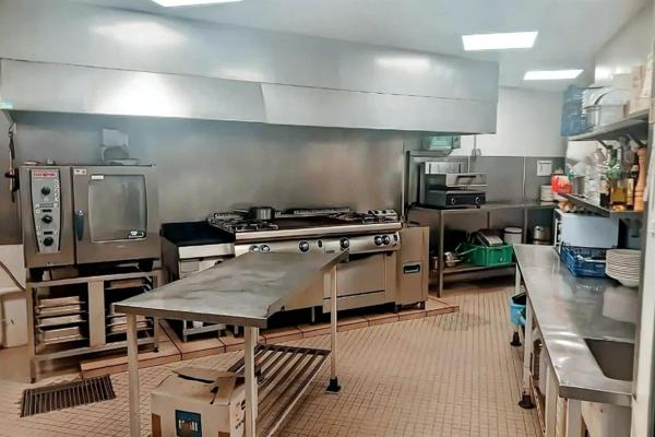 Local Commercial à AMBRIERES-LES-VALLEES, 53300 - 18 pièces 450m²