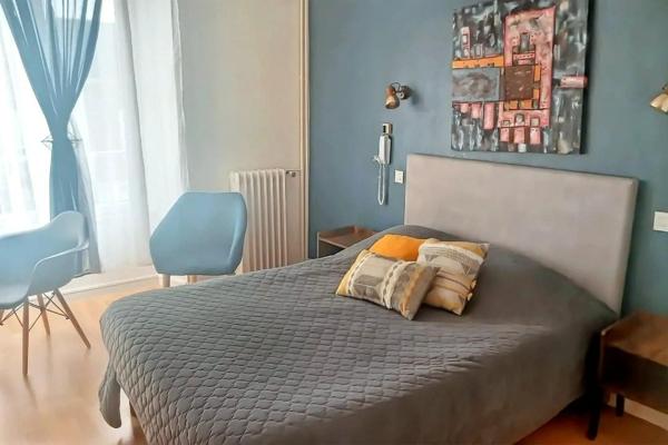 Local Commercial à AMBRIERES-LES-VALLEES, 53300 - 18 pièces 450m²