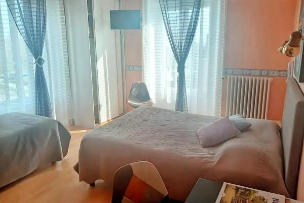 Local Commercial à AMBRIERES-LES-VALLEES, 53300 - 18 pièces 450m²