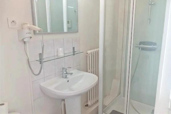 Local Commercial à AMBRIERES-LES-VALLEES, 53300 - 18 pièces 450m²