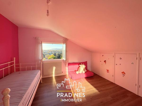 Maison familiale à vendre Mornant – 5 chambres, vue panoramique, grand garage, jardin piscinable, sous-sol 200 m²