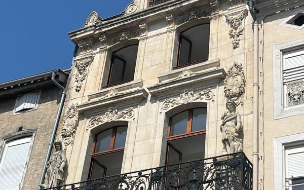 Appartement à louer    3 pièces • 77 m2 Castelnaudary