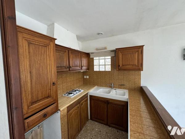 SAINT-AYGULF – Appartement avec balcon, parking et cave, proche centre