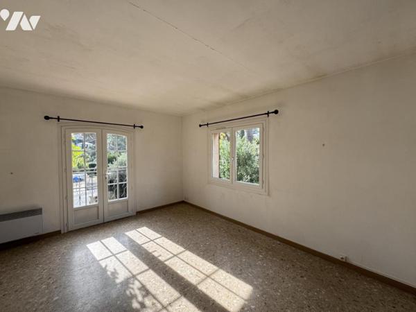 SAINT-AYGULF – Appartement avec balcon, parking et cave, proche centre