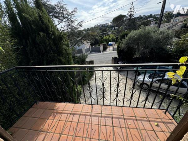 SAINT-AYGULF – Appartement avec balcon, parking et cave, proche centre