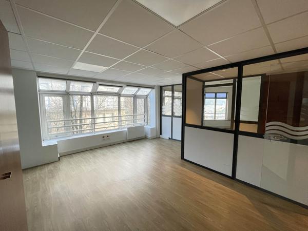 Bureaux à louer 227 m² Nantes centre ville parking et cave inclus