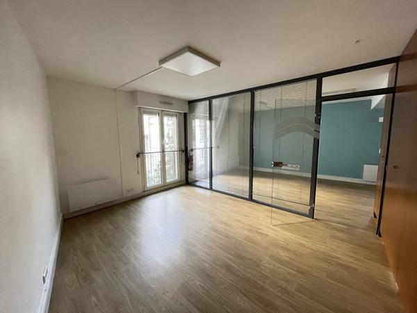 Bureaux à louer 227 m² Nantes centre ville parking et cave inclus