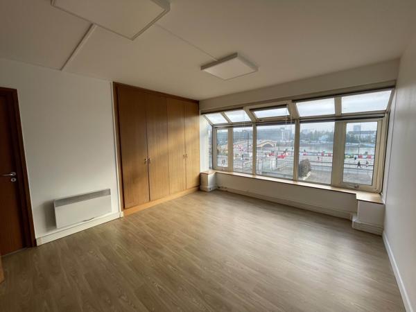 Bureaux à louer 227 m² Nantes centre ville parking et cave inclus