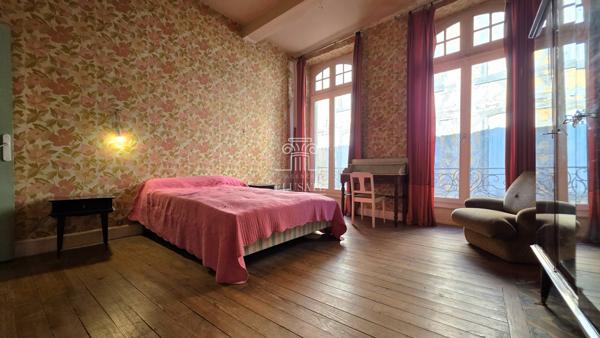 Eauze (32800) MAISON DE VILLE T6 - 178M² AVEC HABITATION ET COMMERCE / EAUZE