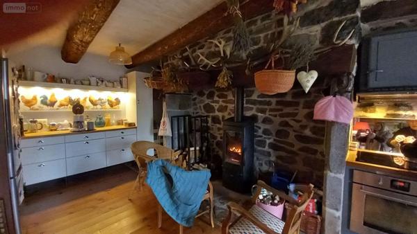 Maison à vendre à Vèze dans le Cantal (15160), ref : FG/2500