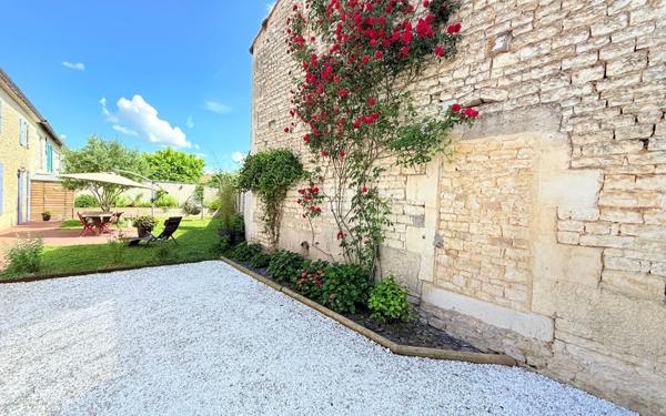 Maison à vendre    4 pièces •  Surgères