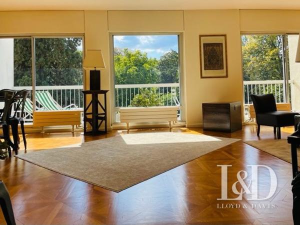 Appartement de standing, dernier étage, terrasse plein sud