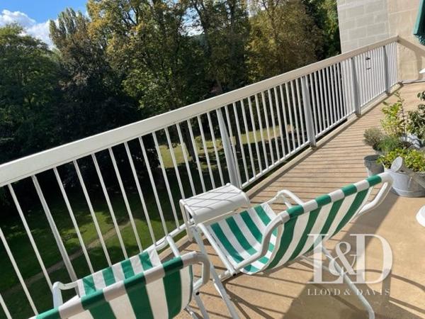 Appartement de standing, dernier étage, terrasse plein sud