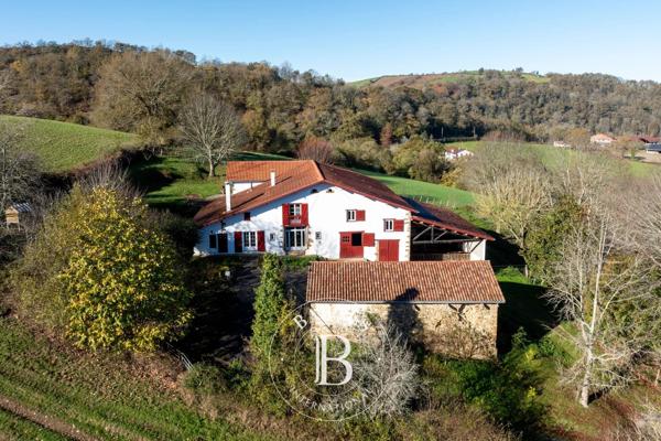 Saint-Palais, Ferme 4 Chambres -  427 m² à vendre