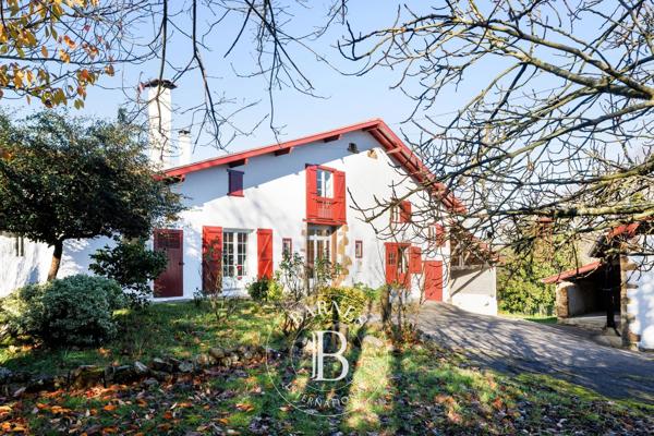Saint-Palais, Ferme 4 Chambres -  427 m² à vendre