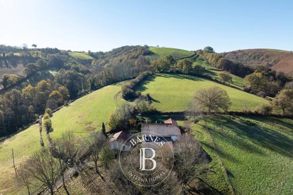 Saint-Palais, Ferme 4 Chambres -  427 m² à vendre