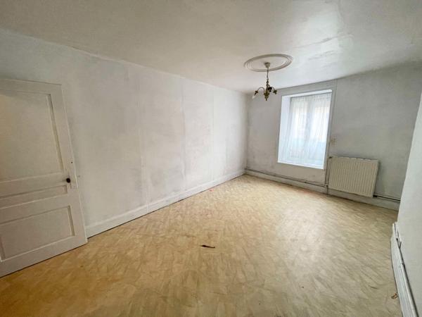 MAISON DE VILLE PROCHE COMMERCES