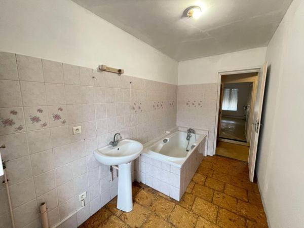 MAISON DE VILLE PROCHE COMMERCES