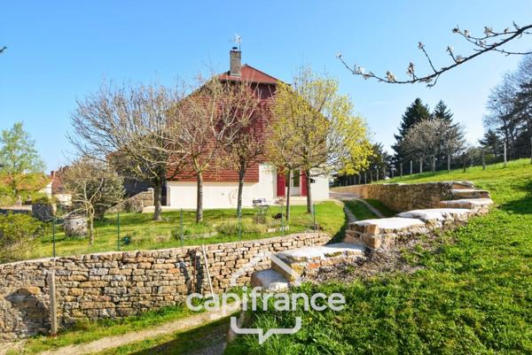 Maison de village 6 pièces non mitoyenne, entièrement rénovée, avec prestations de qualité proche de LONS LE SAUNIER (39000)
