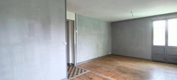 Appartement 3 Pièces – 73m² – Dernier Étage avec Balcon SAINT UZE (26)