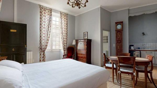 Appartement - Sarlat-la-caneda Sarlat : Dans l'œil de Ridley Scott, de "Les Duellistes" au "Dernier Duel", studio de 35m2 dans un immeuble classé. Visite virtuelle sur demande