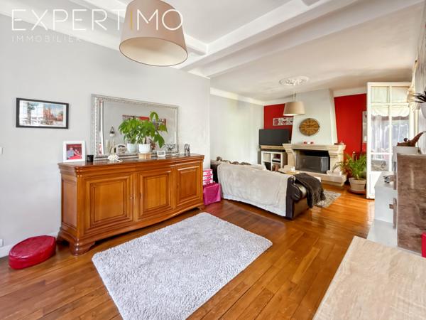 Andilly (95580) Andilly. Charmante maison de 6 pièces de 135 m², située dans un écrin de verdure, en parfait état.