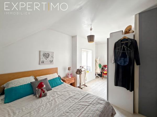 Andilly (95580) Andilly. Charmante maison de 6 pièces de 135 m², située dans un écrin de verdure, en parfait état.