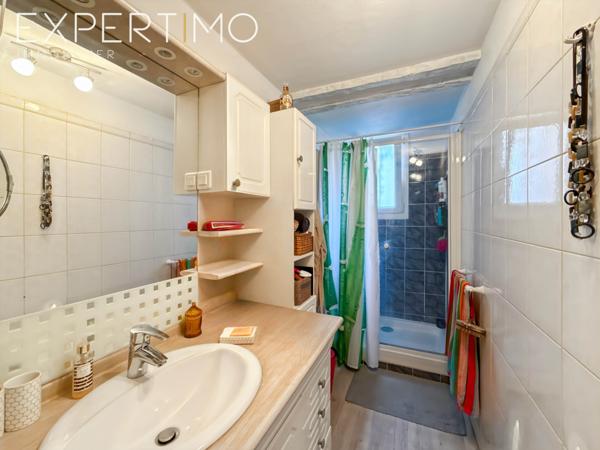 Andilly (95580) Andilly. Charmante maison de 6 pièces de 135 m², située dans un écrin de verdure, en parfait état.