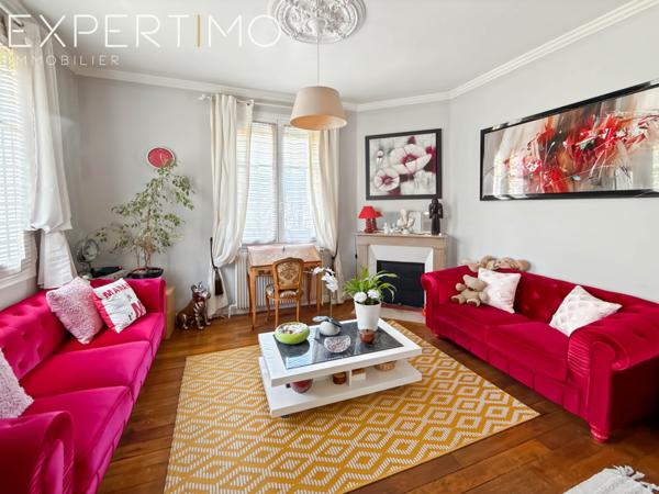 Andilly (95580) Andilly. Charmante maison de 6 pièces de 135 m², située dans un écrin de verdure, en parfait état.