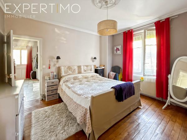 Andilly (95580) Andilly. Charmante maison de 6 pièces de 135 m², située dans un écrin de verdure, en parfait état.