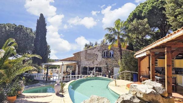 Villa provençale en pierre avec vue mer à Sainte-Maxime