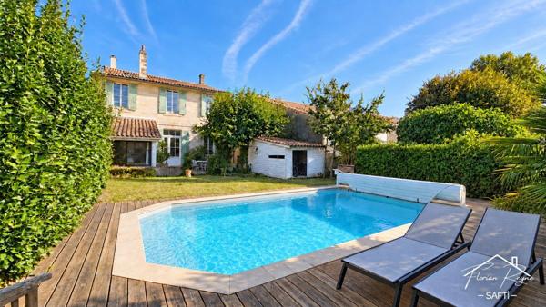Blanquefort centre maison en pierre avec piscine