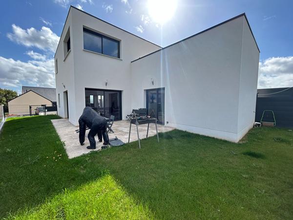 Maison Chateau Gontier Sur Mayenne - Plain pied - 3 chambres - 2 garages