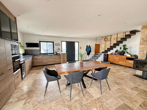 Maison Chateau Gontier Sur Mayenne - Plain pied - 3 chambres - 2 garages