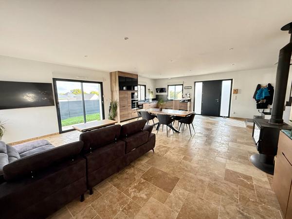 Maison Chateau Gontier Sur Mayenne - Plain pied - 3 chambres - 2 garages