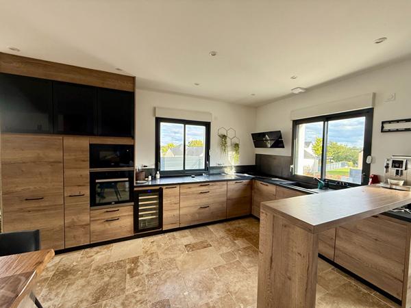 Maison Chateau Gontier Sur Mayenne - Plain pied - 3 chambres - 2 garages