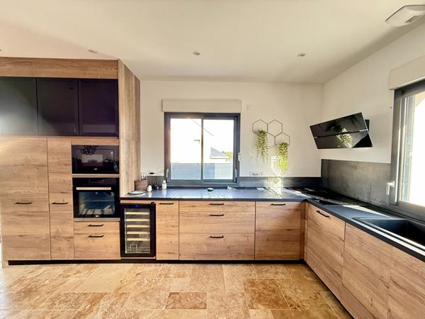 Maison Chateau Gontier Sur Mayenne - Plain pied - 3 chambres - 2 garages