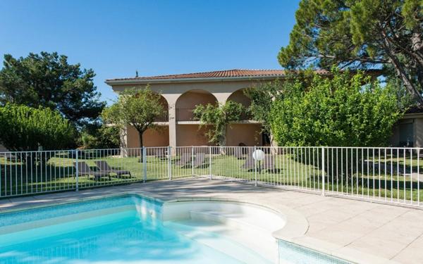 INVESTISSEMENT LOCATIF  AVIGNON  Golden Tulip le Paradou  6,70 % de rentabilité