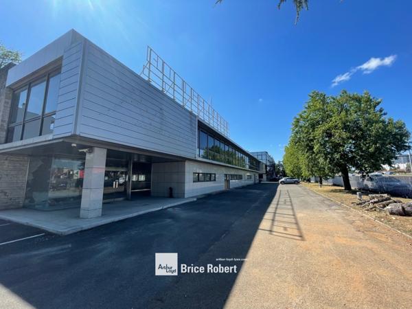 Location bureaux en rez de chaussée à Villeurbanne accès immédiat périphérique