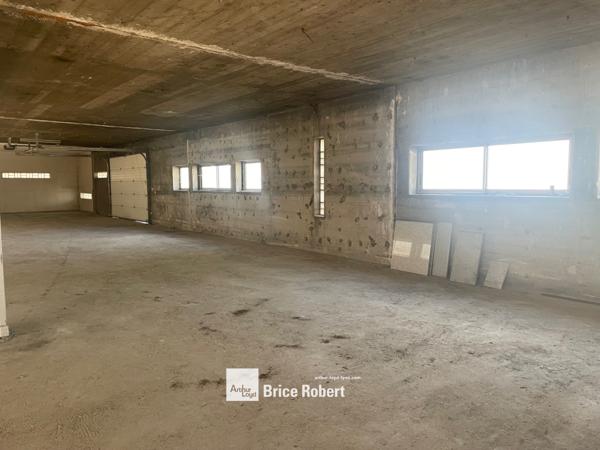 Location bureaux en rez de chaussée à Villeurbanne accès immédiat périphérique